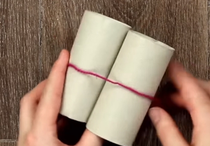 Як швидко та легко зробити теплий килимок на підлогу: дуже бюджетний варіант